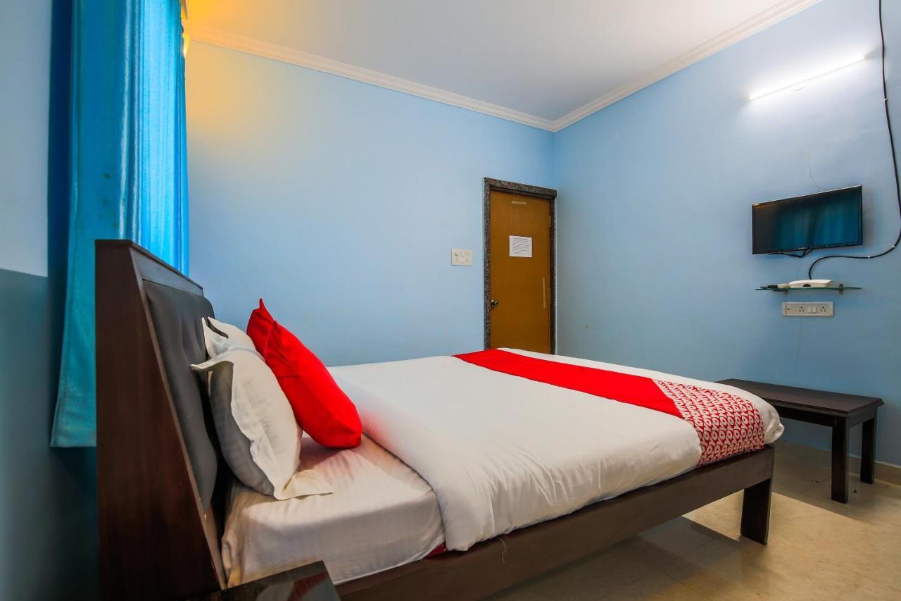 Oyo 15626 The Sovva Hotel Morjim Dış mekan fotoğraf