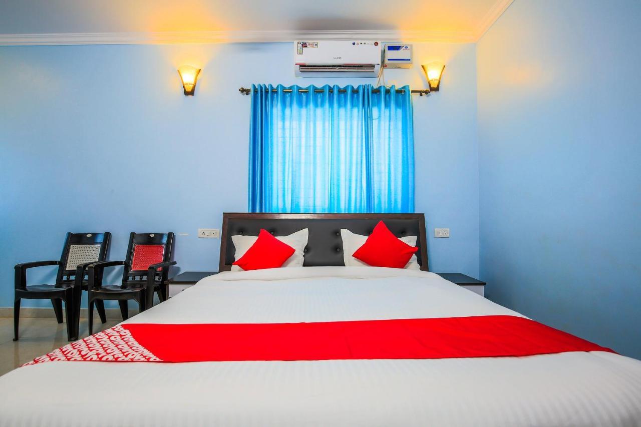 Oyo 15626 The Sovva Hotel Morjim Dış mekan fotoğraf