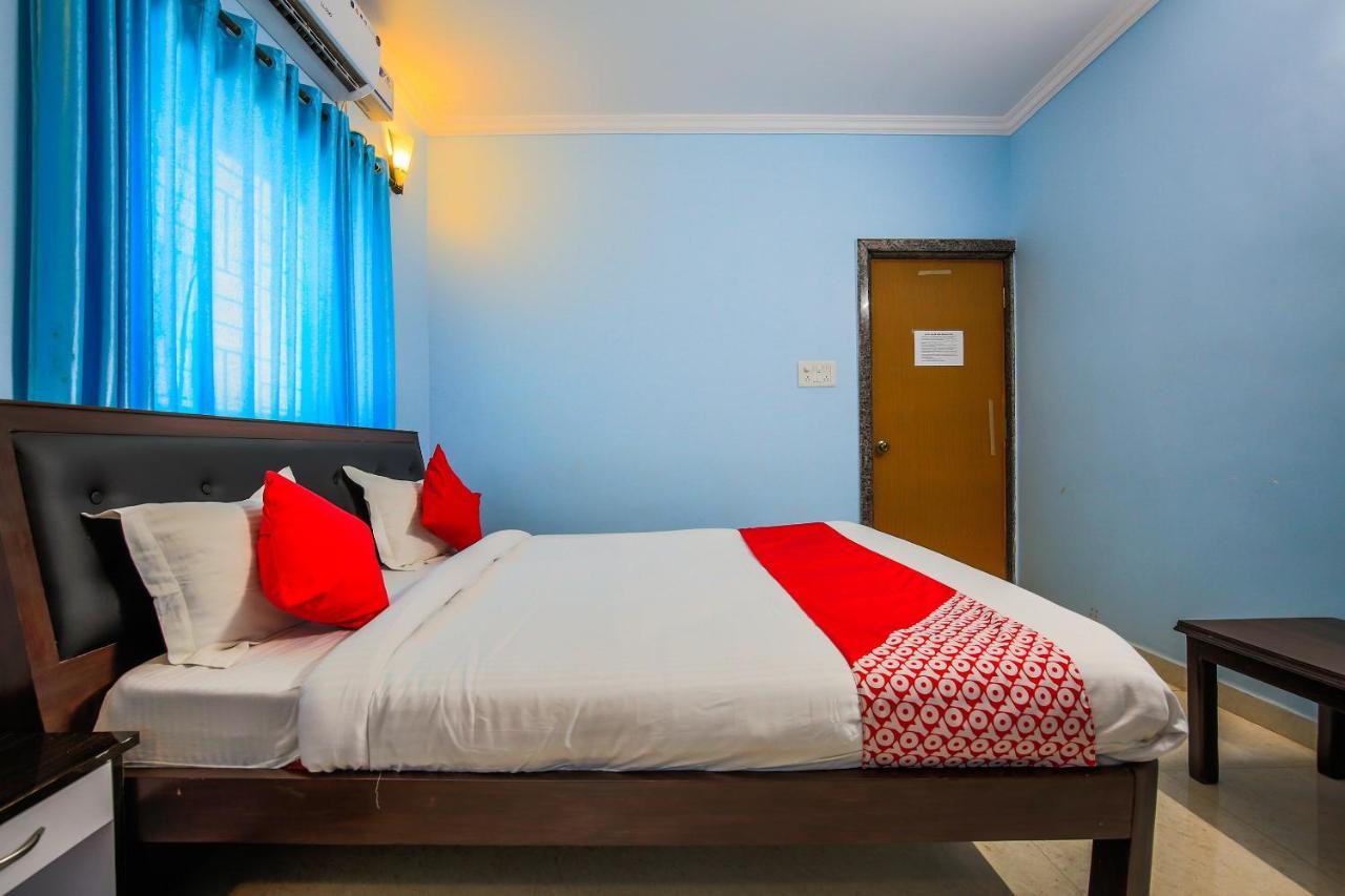 Oyo 15626 The Sovva Hotel Morjim Dış mekan fotoğraf