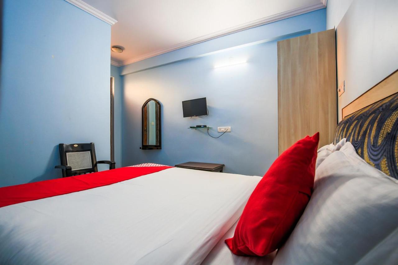 Oyo 15626 The Sovva Hotel Morjim Dış mekan fotoğraf