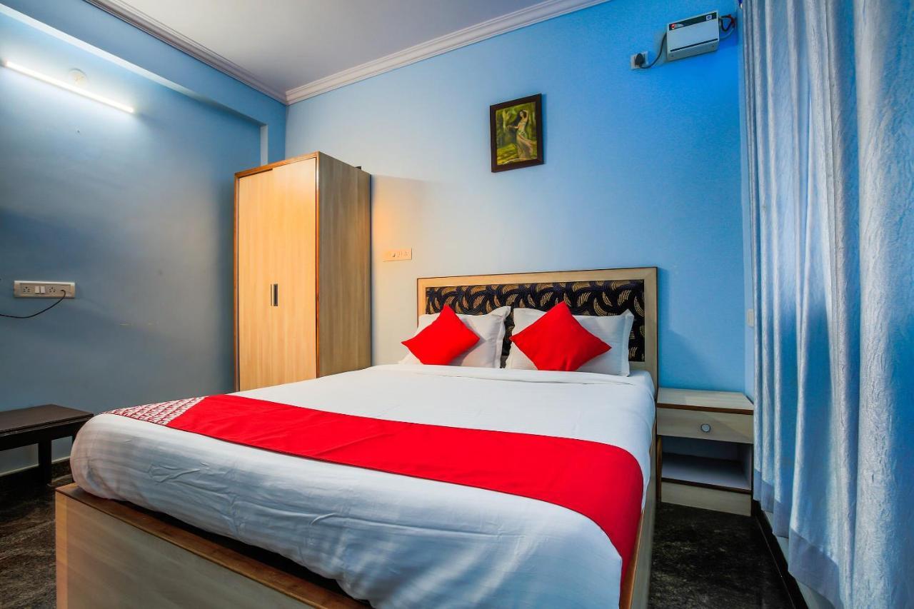 Oyo 15626 The Sovva Hotel Morjim Dış mekan fotoğraf