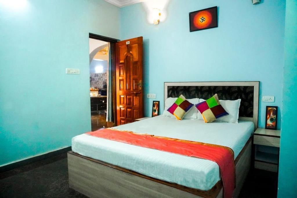 Oyo 15626 The Sovva Hotel Morjim Dış mekan fotoğraf