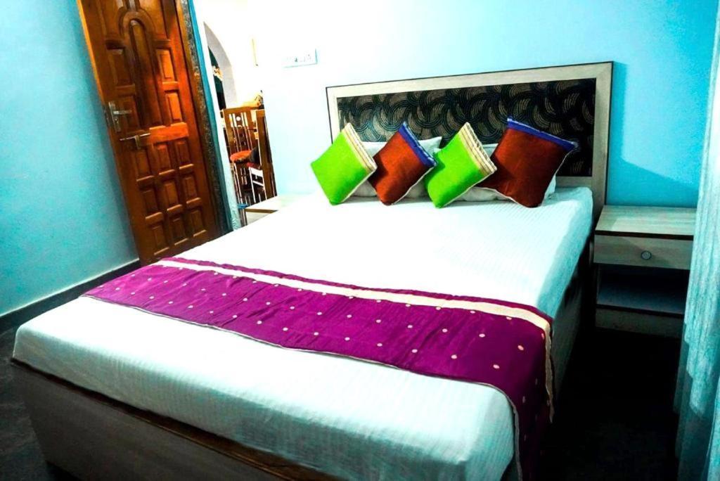 Oyo 15626 The Sovva Hotel Morjim Dış mekan fotoğraf