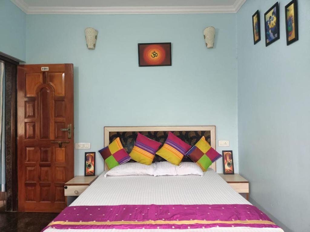 Oyo 15626 The Sovva Hotel Morjim Dış mekan fotoğraf
