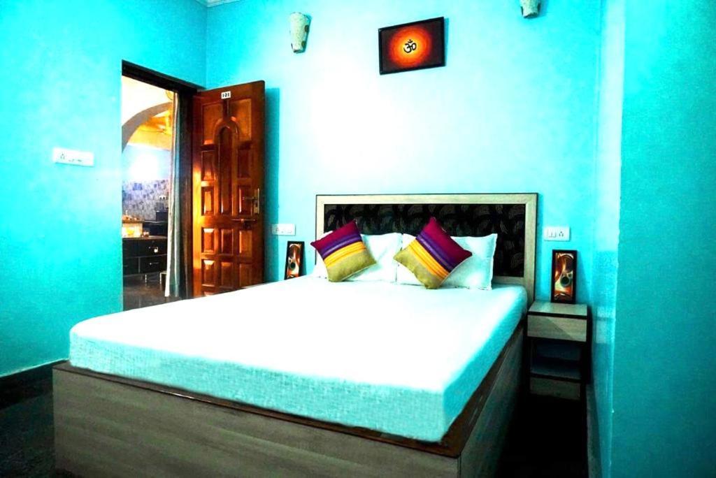 Oyo 15626 The Sovva Hotel Morjim Dış mekan fotoğraf