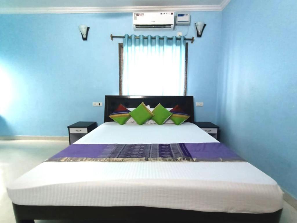 Oyo 15626 The Sovva Hotel Morjim Dış mekan fotoğraf