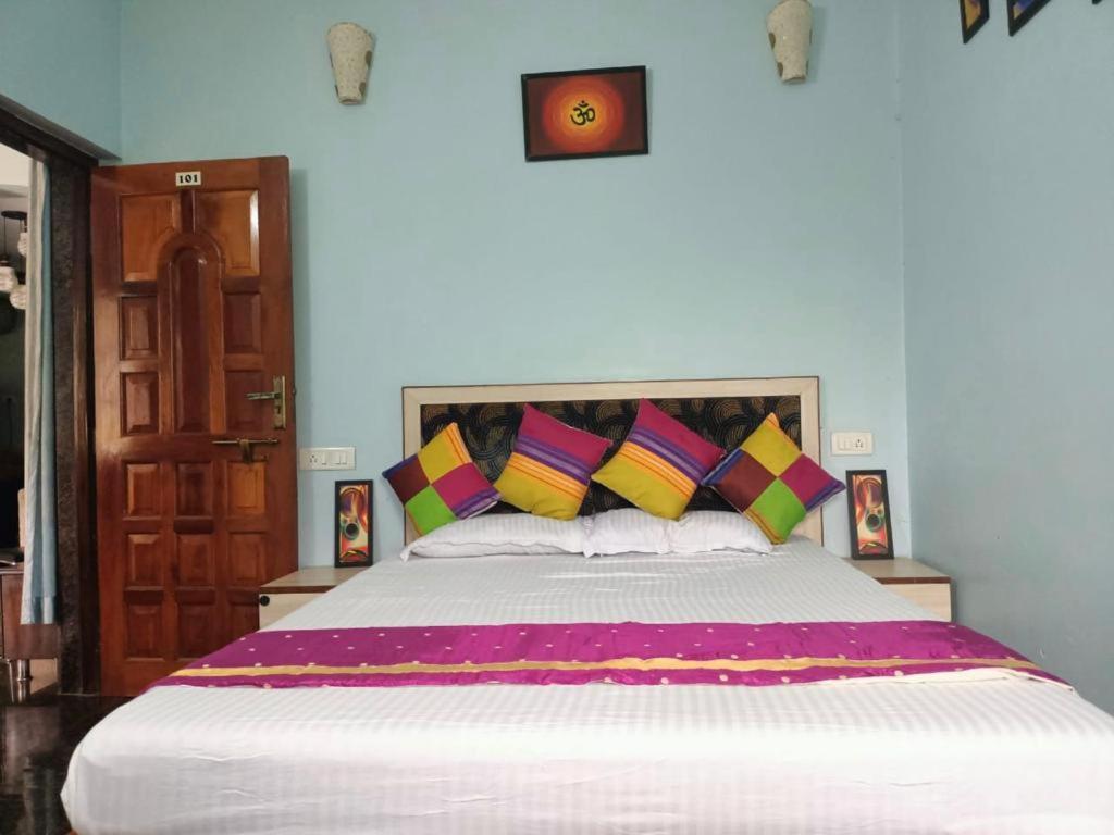 Oyo 15626 The Sovva Hotel Morjim Dış mekan fotoğraf