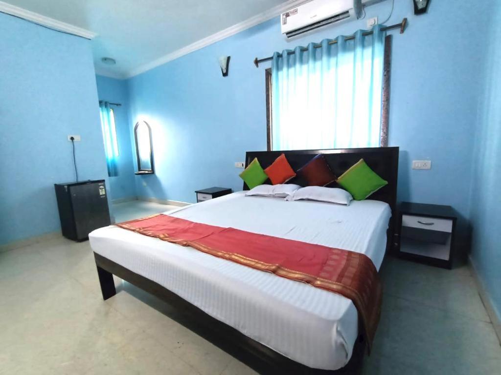 Oyo 15626 The Sovva Hotel Morjim Dış mekan fotoğraf