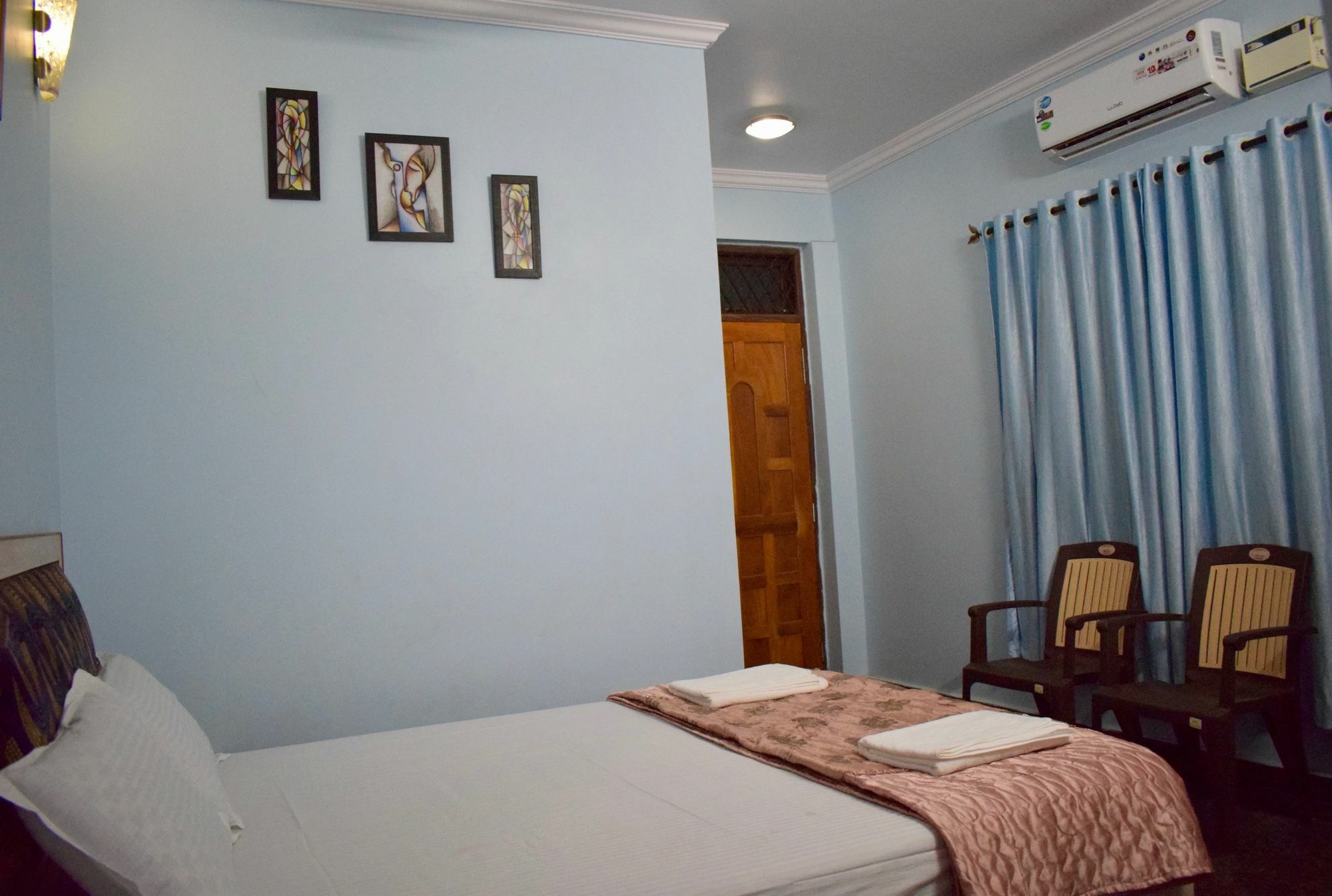 Oyo 15626 The Sovva Hotel Morjim Dış mekan fotoğraf