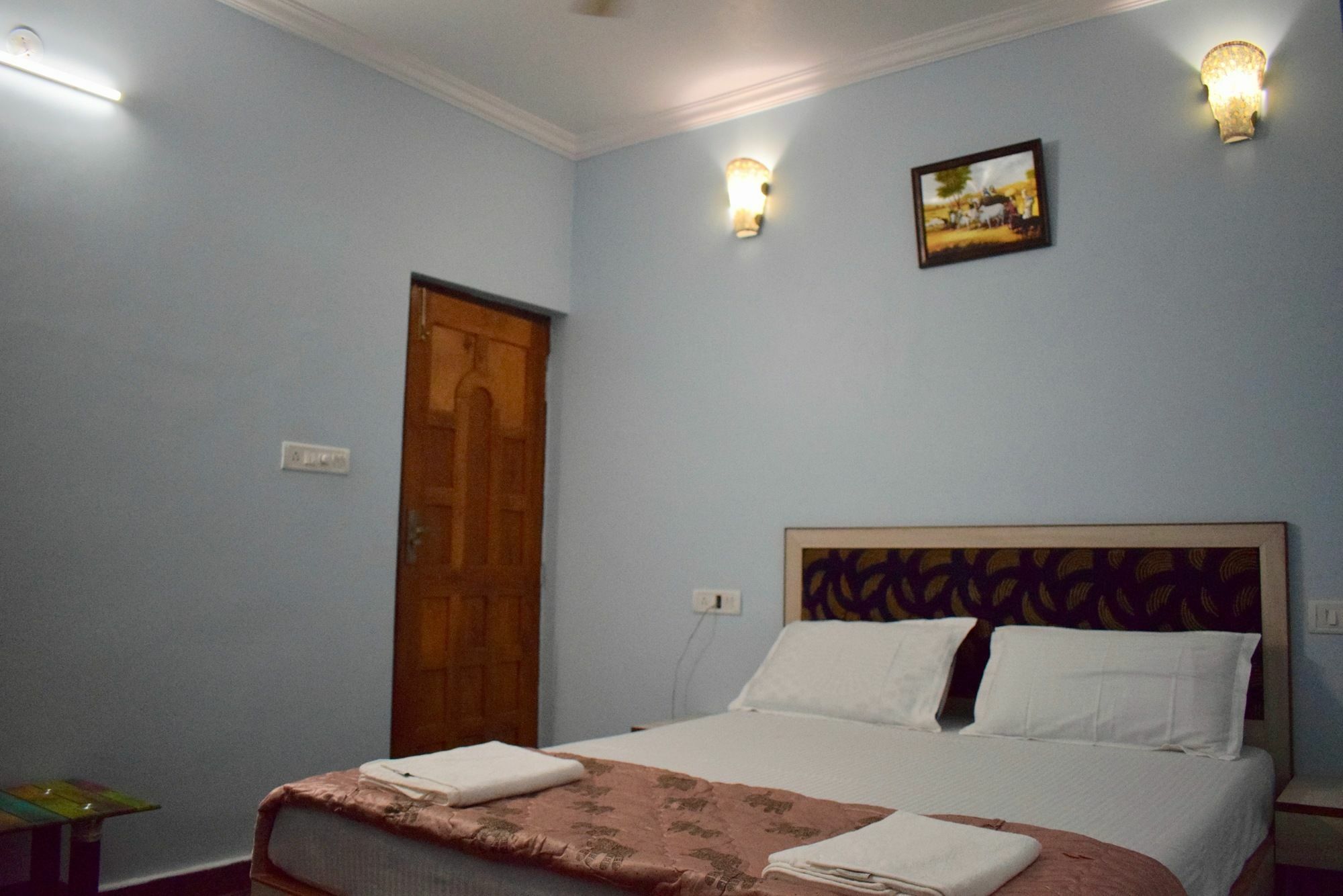 Oyo 15626 The Sovva Hotel Morjim Dış mekan fotoğraf