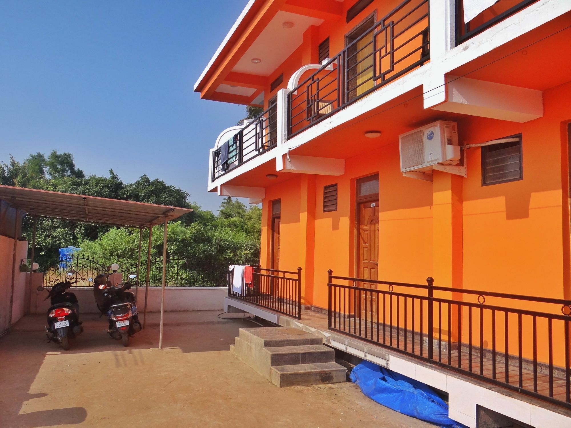 Oyo 15626 The Sovva Hotel Morjim Dış mekan fotoğraf